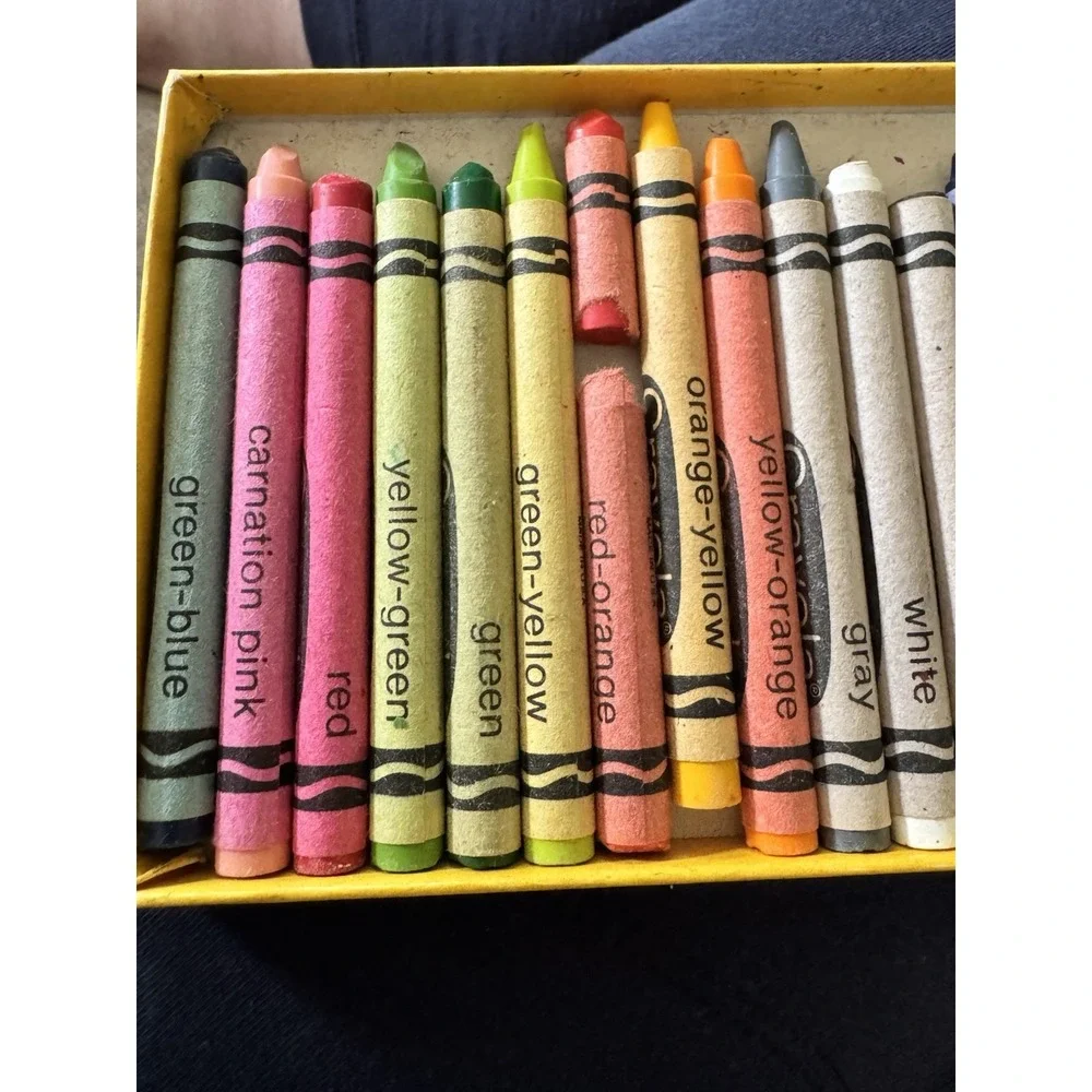 Vintage 1988 Crayola 24 Count Crayons Flat Box Made In USA Complete